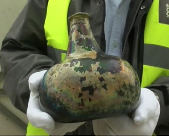 17世紀の魔女の壺「ウィッチ・ボトル」が発見される！ 爪や毛髪…不気味な中身に驚愕の画像1