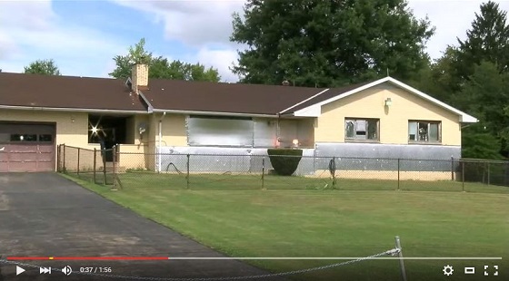 宇宙人から身を守るため、アルミホイルで家をグルグル巻きにした男!!　これが本物の「プレッパーズ」だ！の画像2