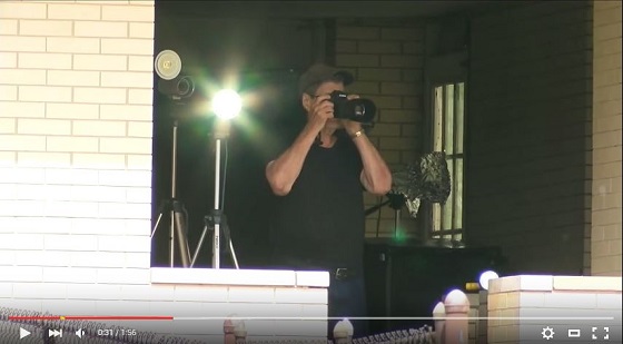 宇宙人から身を守るため、アルミホイルで家をグルグル巻きにした男!!　これが本物の「プレッパーズ」だ！の画像3