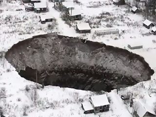 マレーシア航空機、シベリアの陥没穴…2014年に解決しなかった世界の謎13