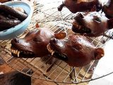 【衝撃】店頭に“犬の生首”… ハノイの犬肉料理店全貌! 残酷な「犬肉ビジネス」の実態もレポート