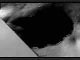 グーグルムーンでUFOの「月面秘密基地」を発見!? クレーターの縁に沿って建ち並ぶ“ビル群”に衝撃!