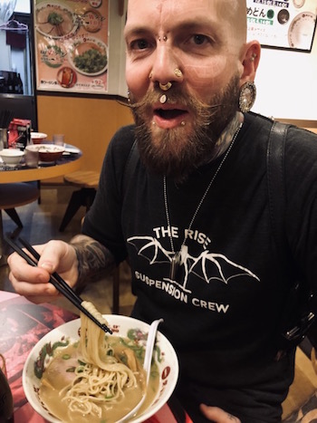 クレイジージャーニー、身体改造、ボディサスペンション、マイクロチップ… ケロッピー前田の自叙伝的世界紀行『クレイジーカルチャー紀行』ついに発売！の画像3