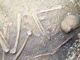 【歴史の謎】2800年前の封印された地下拷問室で“謎の人骨”が出土! 性別、死因、屈葬の理由… 何もかも不明で不気味すぎる!=英