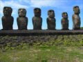 モアイ像は日本人？ 最新版「イースター島の歩き方」