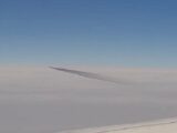 【今年最強のUFO動画】旅客機がトルコ上空で“巨大ばかうけ型UFO”とニアミス！ ガチ映像を乗客が撮影、謎すぎる動き！