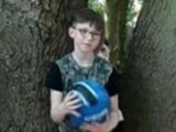 【心霊写真】9歳少年の背後にゾッとするほど「青白い顔の少年の霊」がクッキリ! まるで“呪怨の少年”の姿に世界が恐怖!