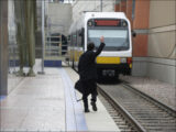 飛び込み自殺は特急列車に限らない ― 大久保駅で目撃した事故から考える、心理状況とは?
