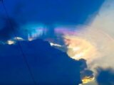 【衝撃動画】日暈に擬態した「黄金虹色の巨大UFO」が神々しすぎる! 泣けるほど美しい姿を見よ!