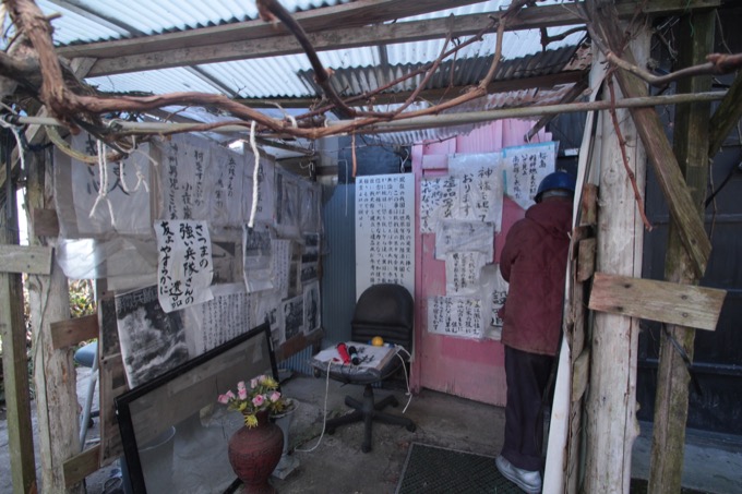 鹿児島の超強烈B級スポット「戦史館」に潜入！ 80超えのお爺ちゃんが案内、戦争グッズ、ガスマスク、軍刀謎、軍国酒場…の画像8