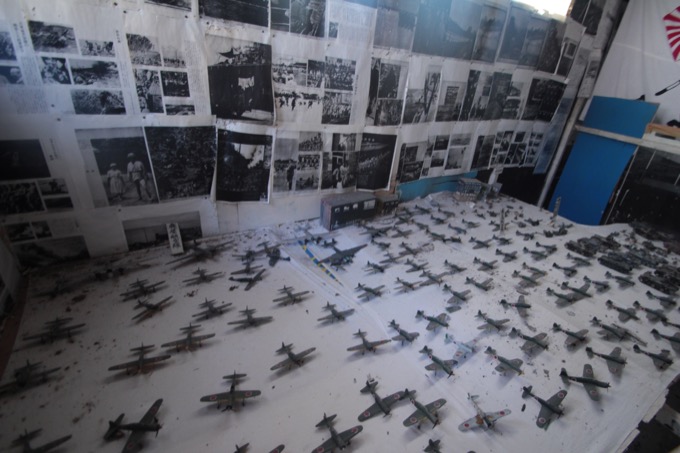 鹿児島の超強烈B級スポット「戦史館」に潜入！ 80超えのお爺ちゃんが案内、戦争グッズ、ガスマスク、軍刀謎、軍国酒場…の画像10