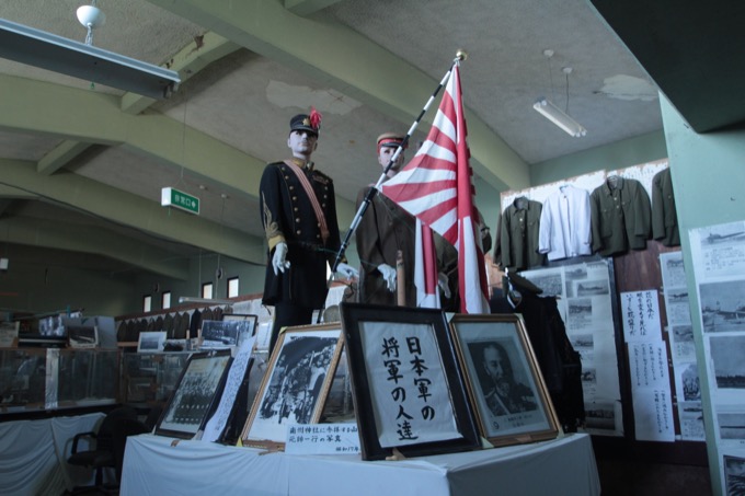 鹿児島の超強烈B級スポット「戦史館」に潜入！ 80超えのお爺ちゃんが案内、戦争グッズ、ガスマスク、軍刀謎、軍国酒場…の画像9