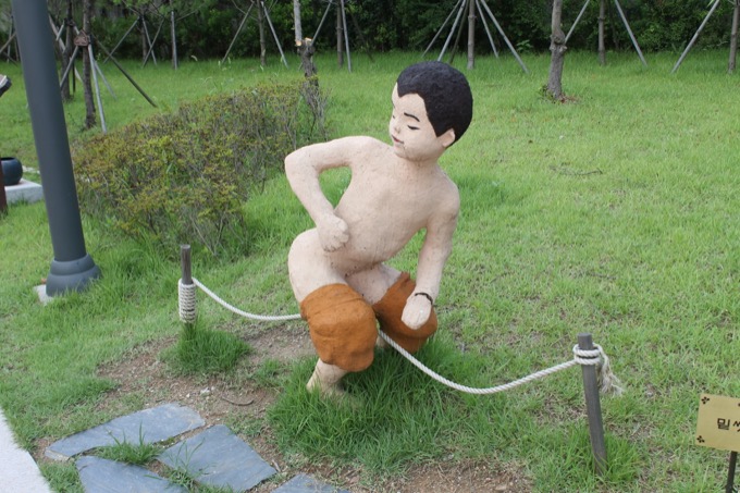 【韓国トイレ環境】トイレの中に食品貯蔵、ケツ拭きトイペ散乱…！ 日本より断然汚い実態を改善した男の「トイレ博物館」に行ってみた！の画像7