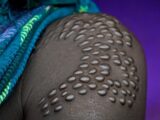 「針とカミソリで肌に模様を刻む」! アフリカの部族に伝わる風習、スカリフィケーションの実態とは!?