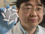 【偉業】ペッと吐きかけたツバで作動する「バクテリア電池」爆誕! 安価でシンプル構造、使い捨ても可能で革命的すぎる!