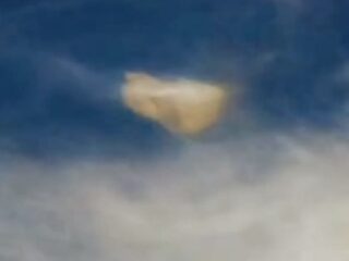 【動画】前代未聞！ 黄金のUFOが連日カリフォルニア上空に出現!!