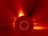 太陽近くに超巨大“T字型”UFO出現!? NASAの観測衛星がバッチリ撮影に成功!!