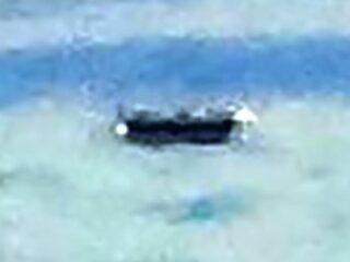 雲の上でUFOと遭遇!? 旅客機から撮影された謎の写真が大反響！＝英