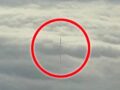 飛行機から撮影された「雲を突き抜ける謎のポール」！ 高さ1400メートル以上、月と地球を繋ぐコードか？