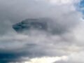 【衝撃動画】“雲隠れ”する巨大UFOがペルー上空で激写される？ 秘密実験の可能性も？