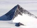 南極にある“ピラミッド”がグーグルアースで発見される？ 宇宙人基地か、米政府がひた隠す超古代文明の証拠か!?
