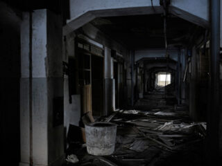 【軍艦島】“日本建築史の空白の10年間”に建てられた「65号棟」　立ち入り禁止区域に秘境写真家・酒井透が迫る！