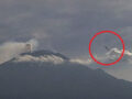 母艦クラスの超巨大UFO（尻尾アリ）が、メキシコの火山付近でライブカメラで撮影される？