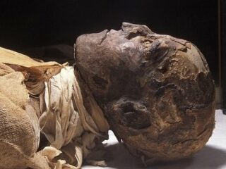 【古代エジプト】親指切断、喉切られ… 最後のファラオ・ラムセス3世暗殺事件の全貌がミイラで判明！