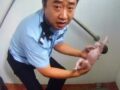 公衆トイレの便器に頭を突っ込んだ状態で発見された赤ん坊!!　悲惨すぎる乳児遺棄＝中国