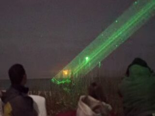 【驚愕UFO動画？】夜空に現れた“双子の光”とレーザービーム!! 「第5種接近遭遇」ついに実現か？＝米