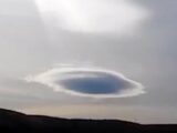 【衝撃映像】カムフラージュに失敗した「雲型UFO」激撮! 専門家「機体の金属部分が反射してる」=アリゾナ