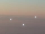 【衝撃動画】“存在”の決定的証拠か!? 旅客機と並んで飛行する3つのUFOオーブ!!