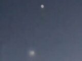 【これぞガチUFO、住民大興奮】「煙の塊を吐く謎すぎる発光体」がクウェート上空に出現! 複数撮影される!
