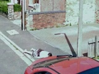 グーグルマップに写ってしまった謎すぎる光景5選！ 空中浮揚の親子、少女の死体、ネッシーも!?