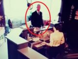 衝撃の「リアルMIB映像」がついに流出!! 黒スーツの白人が会社訪問、受付で異常行動…宇宙人調査か!?