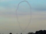 空に浮かび上がった、誰にも見えない“巨大な顔”!