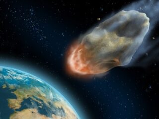 地球が小惑星とニアミスしていた？月よりも近い位置を時速53,000kmで駆け抜けた「2014 DX100」！