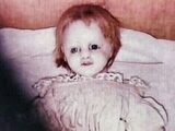 少女の命が宿る「世界一呪われた人形」が自ら失踪! 不気味な写真も…!