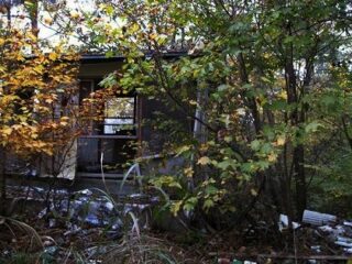 岐阜の異様すぎる廃墟「エロ本小屋」を徹底取材！ 切り刻まれた膨大なエロ本に秘められた恐怖エピソードとは？