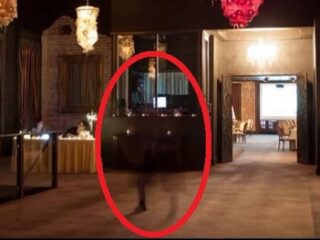 「歩いている影」が激写される？写真家も首を捻る不可解な写真!!