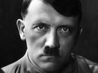 ヒトラーはUボートに乗ってアルゼンチンに逃亡していた？元CIAも聞いた目撃証言「ギリシャの秘密のトンネルで…」
