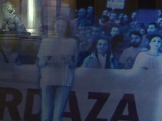 【動画】まるで幽霊の行進？世界初・ホログラムによるデモが行われる!!