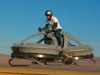 2017年、夢にまで見た“空飛ぶバイク”が入手可能に？