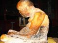 即身仏（ミイラ仏）が服を脱いで寺を徘徊する瞬間映像？ 高徳の僧が世界平和を訴えるために復活した!?＝ロシア