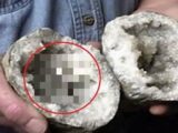 【衝撃】古代の晶洞石内部に“埋め込まれた”謎の人工金属片が発見される! 新オーパーツに専門家も驚愕、超古代文明のエイリアン技術か!?