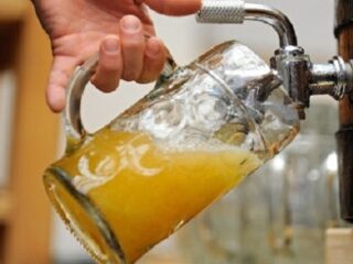 ビールの中に見えないゴミ「マイクロプラスチック」が混入 ― 新たな環境汚染、人類の脅威に？＝ドイツ