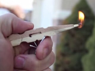 洗濯バサミでオモチャ拳銃を簡単に作成！ タマはマッチ棒!?