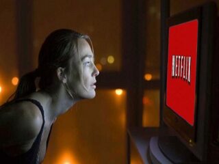 世界初「ネットフリックス依存症患者」が確認される！ 映像による快感と現実逃避で人生崩壊…患者増加の危機＝印