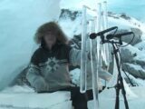 世界でただ1人「氷の音楽家」テリエ・イースングセットの儚く幻想的な音楽がヤバすぎる! ドラム、トランペット、ホルンまで…!