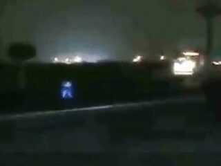 【動画】二足歩行型UFOがガソリンスタンドに出現→大型トラックに轢かれた瞬間？＝ペルー